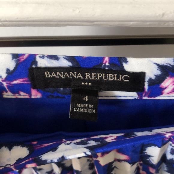 Banana Republic Handkerchief Pleated Skirt - Picture 4 of 4